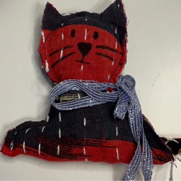 Handcrafted Kantha Cat Family Folk Art Decor Set with 7” Kantha “Rug” - Picture 11 of 15